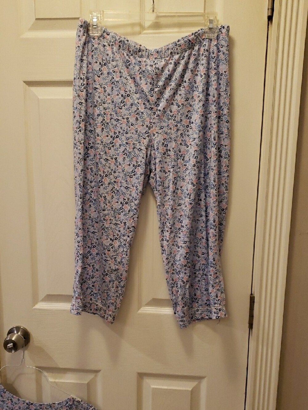 Secret Treasures White Top with Blue and Coral Floral Print - Picture 5 of 11